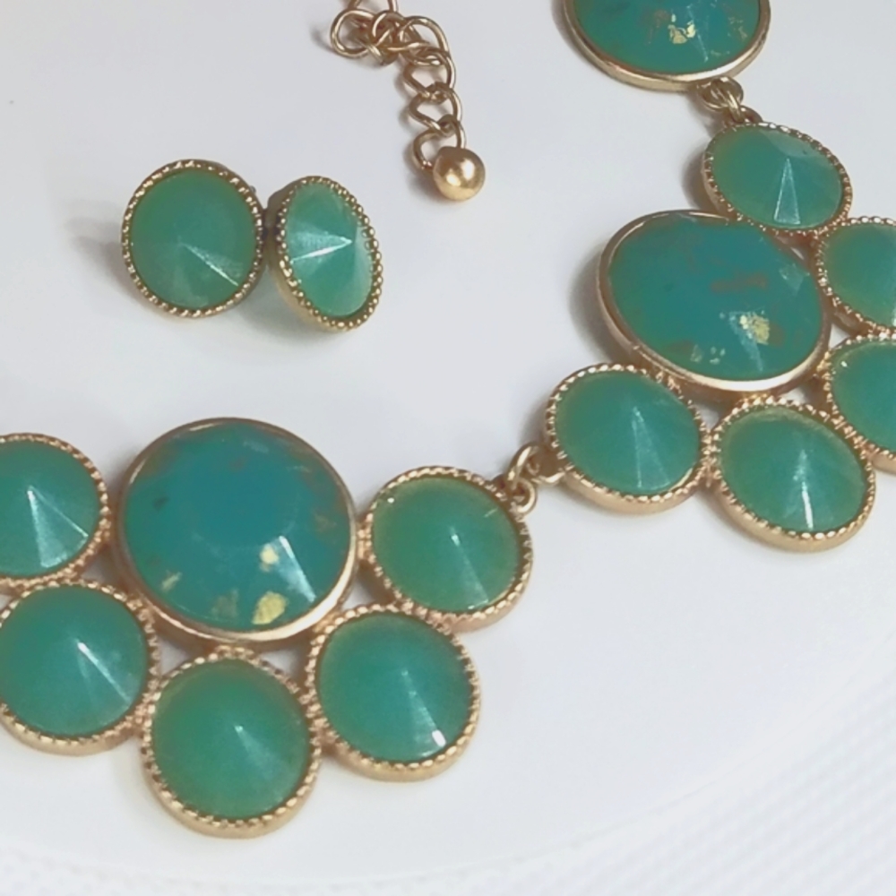 Vintage Gold-tone Necklace and Earring set